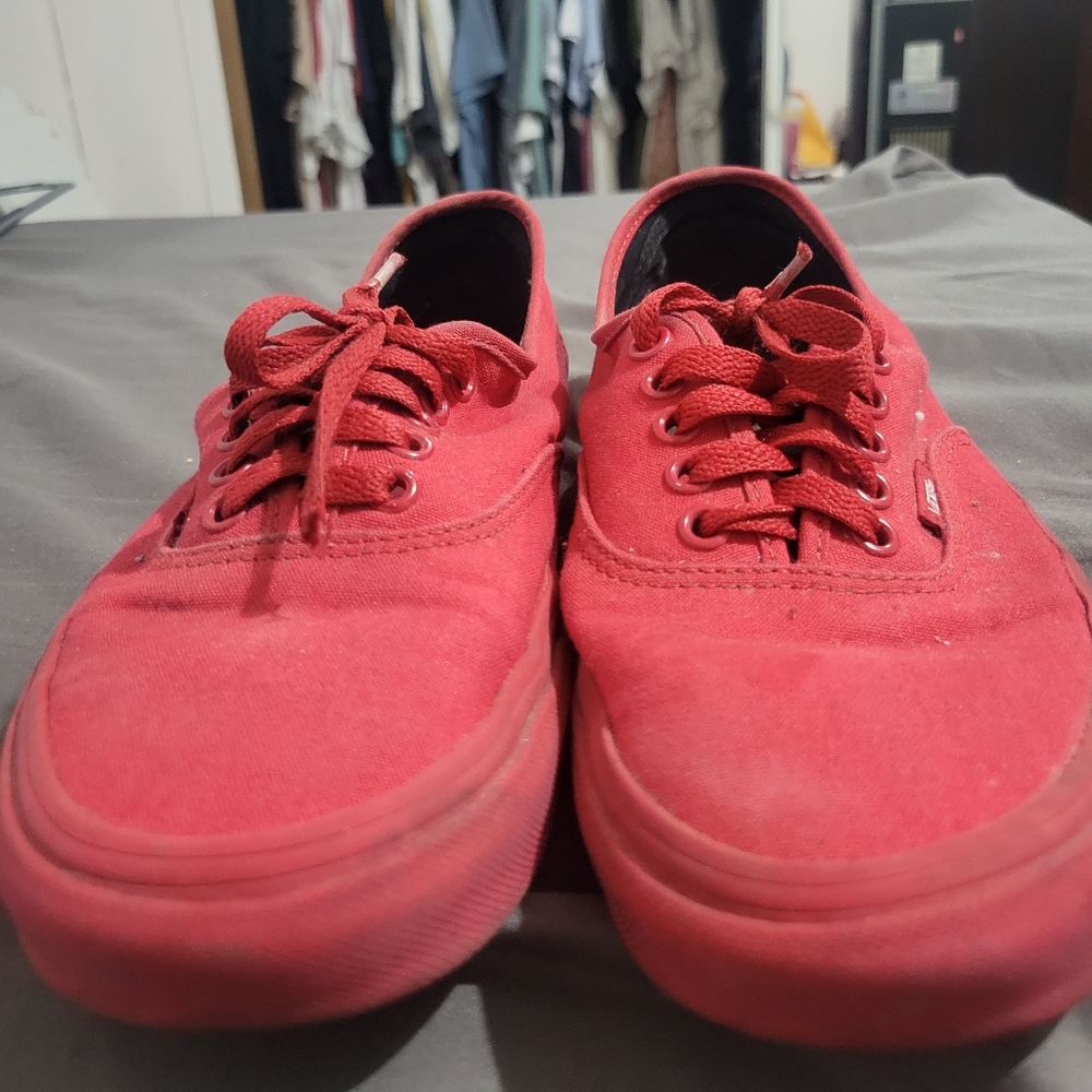Red vans - Picture 2 of 7